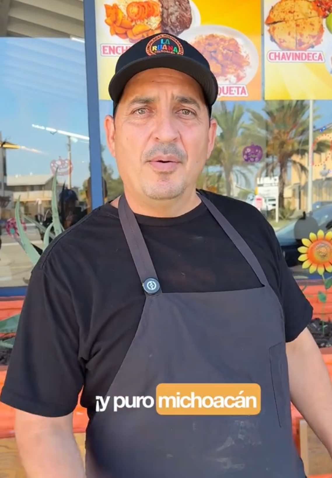 ¿De qué parte de Michoacán eres, primo?  Porque aquí en Enchiladas Michoacanas La Ruana tenemos el sabor que te va a hacer decir “¡esto sí es comida de rancho!” 🌽🔥 📍 Estamos en 9260 Alondra Blvd, Bellflower, CA 90706 Ven a probar nuestras enchiladas con cecina o bistec, la morisqueta con carnita, la chavindeca tradicional, y los uchepos y corundas que saben a casa. Y si vienes en fin de semana… prepárate para el menudo y la birria, con tortillas recién hechas a mano, como en el pueblo. 📍 Estamos en 9260 Alondra Blvd, Bellflower, CA 90706 Aquí te esperamos con puro sazón michoacano. ¡Y puro Michoacán, vali! 🔎 Comida michoacana en Bellflower | Enchiladas estilo Tierra Caliente | Birria y menudo los fines de semana | La Ruana Bellflower #mexicanfood #comidaestilomichoacan #estilomichoacan #michoacan #comidamichoacana 