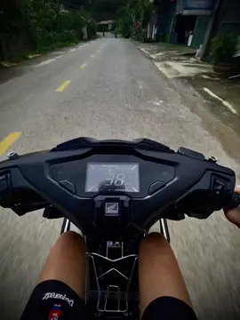 Muốn níu tay em lại nhưng… 