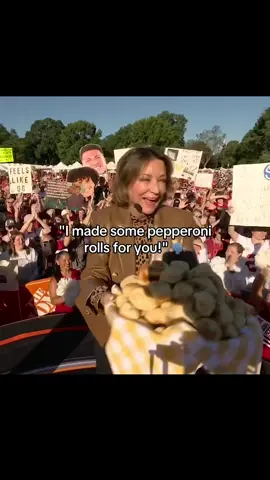 Miss Terry throwing out pepperoni rolls is perfection 😋 #collegegameday #cfb #pepperoni #CollegeFootball #NickSaban