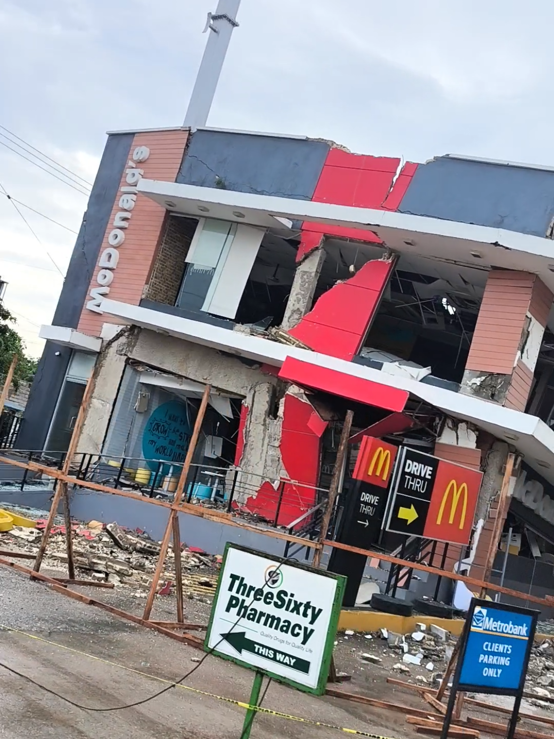 Kanang ni biya kas Bogo nga hapsay ug nindot pero eg balik nimo eng-ani na imohang makita😢 Grabe maka trauma jud kaayu ang panghitabo sa linog😢 6.9 magnitude earthquake epicenter BOGO CITY #bogocitycebu #earthquake #linog #bogoearthquake 