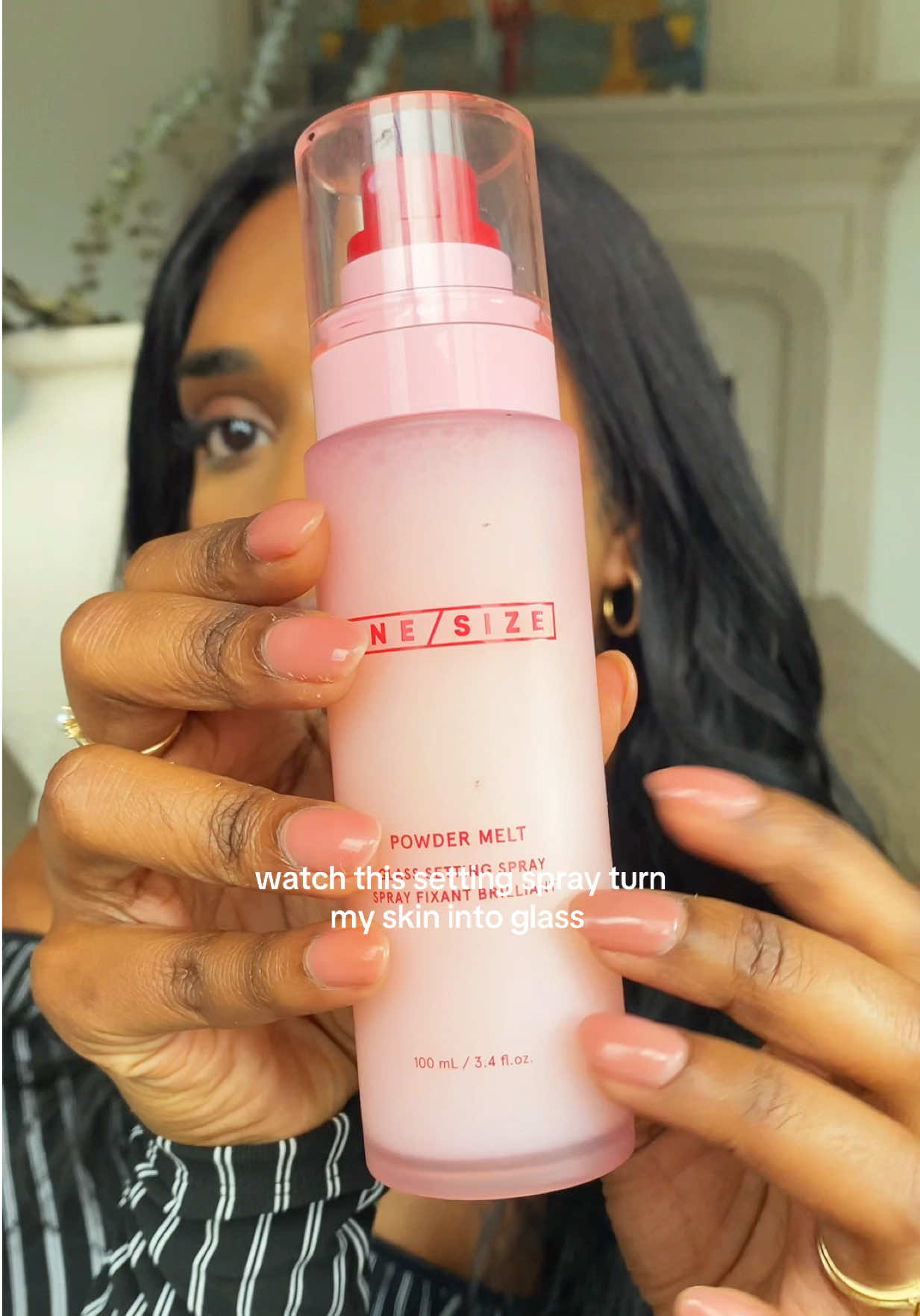 Honestly, this is my favorite hack — makeup looking cakey and dry? This setting spray!?! Powder melt is the perfect name! It leaves your skin looking radiant with a skin like finish! 🫶🏽🤭 @ONE SIZE BEAUTY  One size powder melt setting spray 🫶🏽  #makeup #beautyhacks #onesizebeauty #onesizesettingspray #brownskinmakeup 