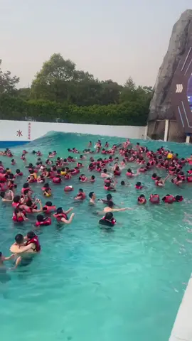 It was so so exciting!! #wavepook #artificialwavepoolequipment #waterparkequipment #waterparkmanufacturers #waterparkadventure💦🏊🏻🌤️ 