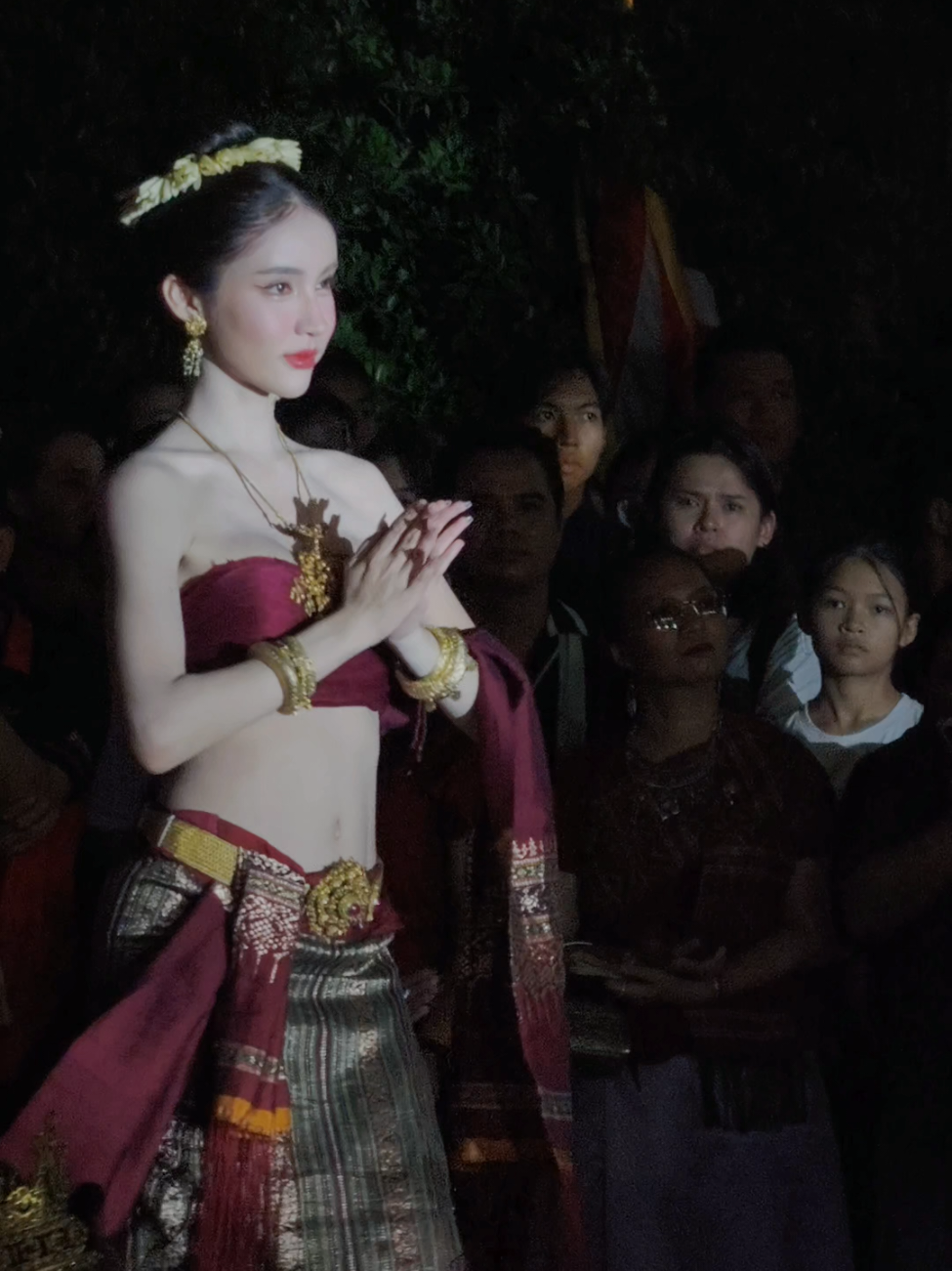 🎉#สวยงาม โยชิ รินรดา รำเปิดงานเทศกาลออกพรรษา มุกดาหาร ประเพณีส่วงเฮือ พร้อมนางรำกว่า 1,000 คน  #โยชิรินรดา #แข่งเรือยาวมุกดาหาร #มุกดาหาร