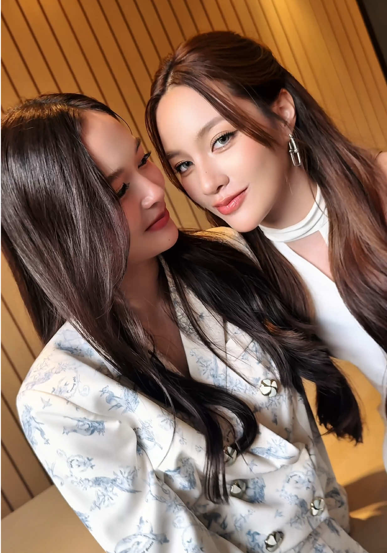 ใครเอ่ย แพ้เสียงในหัว 🦌 ? 🐬 ? #nurdesoraya  #TKphinyanech  #TKNur  #DangerousQueenTheSeries  #คนโปรดของควีน  