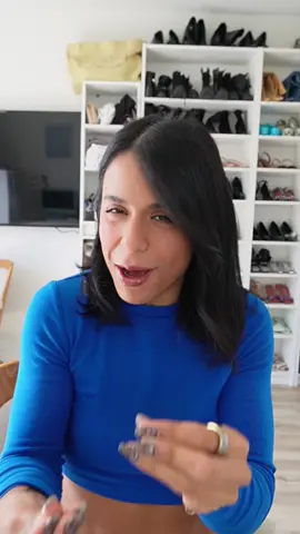 Lo confieso: el Blur de L’Oréal Paris se volvió mi truco secreto. Esa textura ligera que borra poros y deja la piel suave como terciopelo, sin sentir que llevo nada. @loréal paris usa #LOrealParisPartner