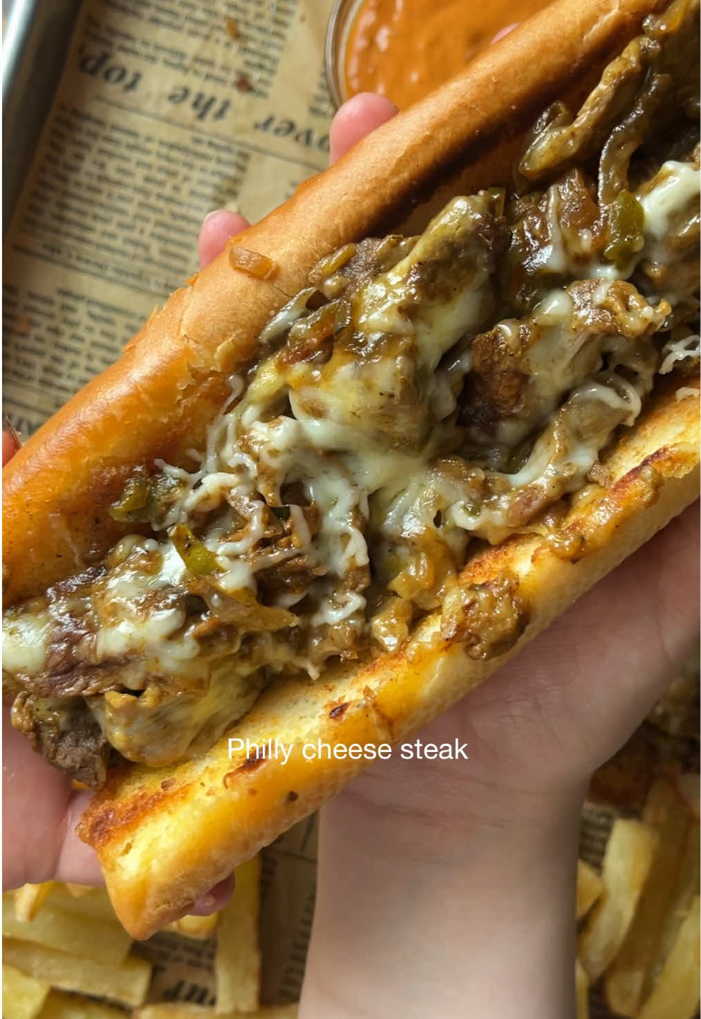 Philly cheese steak  المكونات : (الكمية تكفي لخمسة او ست أشخاص) 900غ لحم  ٢حبات بصل  ٢حبات فلفل اخضر  ٥ حباب  فطر  ملح ، فلفل اسود ، زنجبيل، كمون ، بابريكا ، ثوم بودرة، بصل بودرة  2 ملاعق كبيرة صويا صوص  Ingredients : 900 g beef 2 onions 2 green peppers 5 mushrooms  Salt, Black Pepper, Ginger, Cumin, Paprika, Garlic Powder, Onion Powder 2 tablespoons soy sauce #phillycheesesteak #sandwich #Recipe #food #cooking 