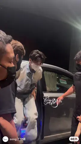 #ziyu #梓渝 20251004 diễn xong ra sân bay liền nè. Hẹn mai gặp em