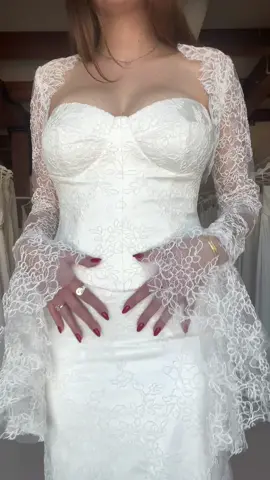 For the romantic gothic bride perhaps 🐈‍⬛🦢✨ #2026bride #fallbride #laceweddingdress #morticiaaddams 