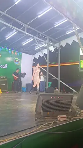 ချစ်စရာလေးကွာ မမမိုင်လေးကနုဖက်နေရော ခလေးလေးကျနေတာပဲ🥹အသဲတေယား‌တယ်#pathein #foryoupage #ရောက်ချင်တဲ့နေရာရောက်👌 #foryoupage_tik_tok #ဒီချိန်တင်ရင်viewစိပါ့မလား🐒 
