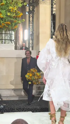 Andreas taking the final walk with Heidi Klum at Vivienne Westwood #pfw #viviennewestwood #heidiklum #SuperModel #fashionshow 