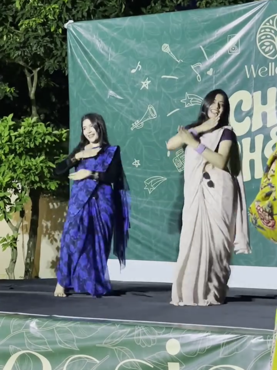 নীলডা নাকি সাদাডা?😁#letsdance #viralvideo #foryoupage #unfreezemyacount #viral 