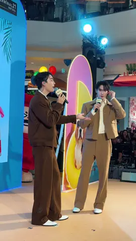โมเมนต์สุดน่ารักจากศิลปิน บุ๊ค - ฟอส @kasibook_ @fforcejs  พิกัด : ชั้น G - Paris Terminal21 Pattaya #ฟอสบุ๊ค #forcebook #dogenjoypattayapetfair2025 #terminal21pattaya #terminal21 