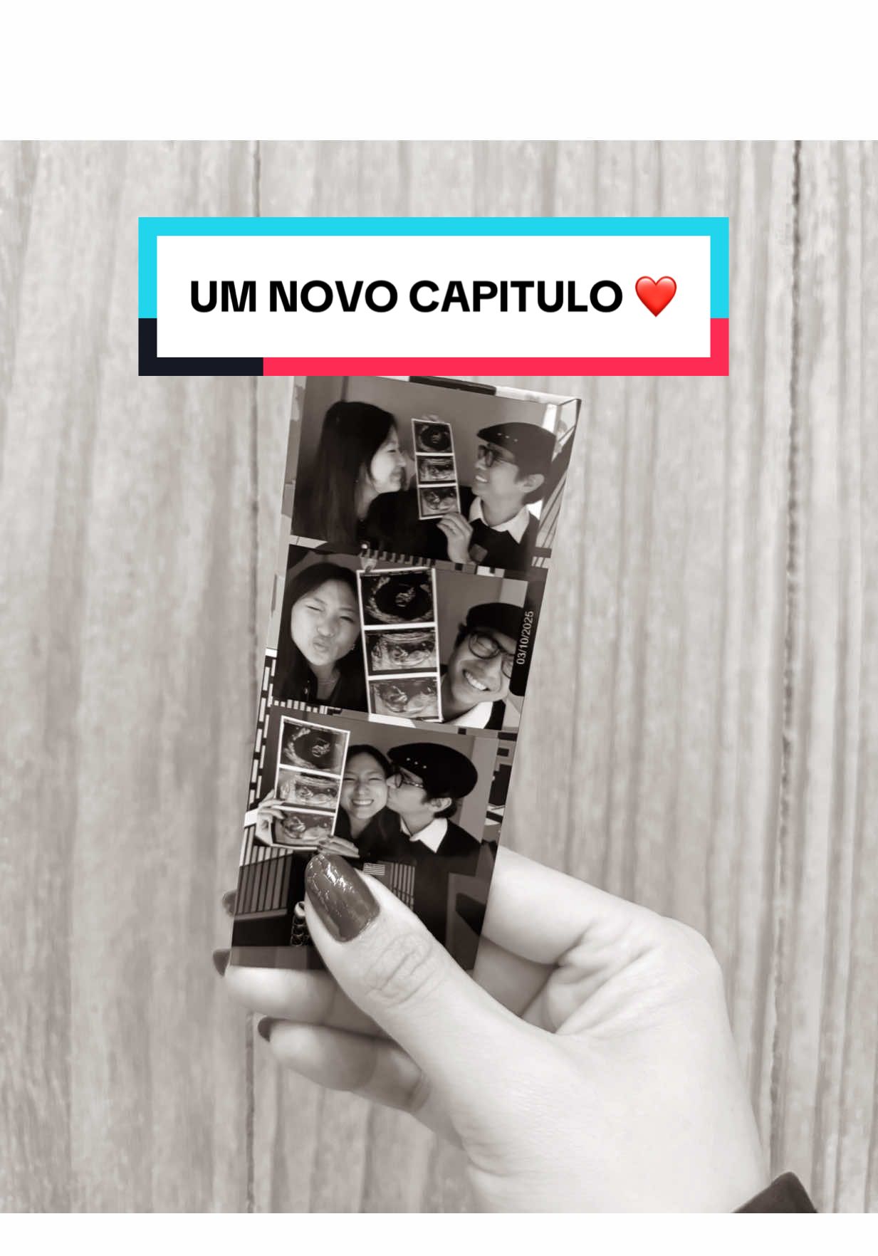 Tudo começou há 13 anos atrás… nos conhecemos em Taiwan e não fazíamos ideia do quanto viveríamos juntos … De lá pra cá, vivemos tantas fases. Foram anos de aprendizados, viagens, risadas, crises, sonhos e recomeços. E se tem algo que o tempo me ensinou, é que o amor verdadeiro não é feito só de momentos perfeitos … ele se constrói no cotidiano, nas escolhas diárias, nas conversas difíceis, e nas vezes em que a gente decide ficar mesmo quando seria mais fácil ir.  Hoje, o coração transborda. É com a maior alegria do mundo que eu posso dizer: nosso amor está crescendo… AGORA SOMOS 3 💕🥹 . . #casal #gravida #gravidez #familia 