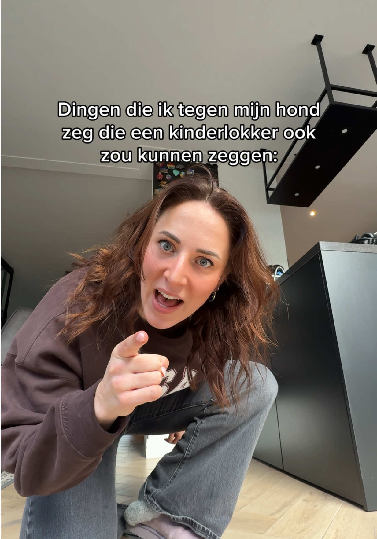 Als ik dit zo terug zie, vraag ik soms echt af wat mijn hond wel niet van me denkt 😭🐕 #relatable #amberdokter #sketch #teveelhashtags ib: @slug.princess3 