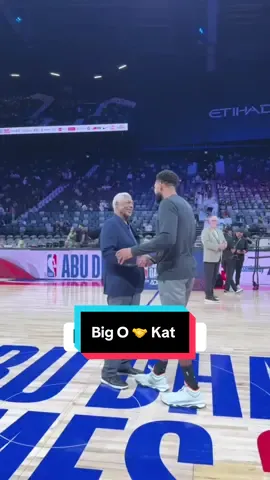 KAT catching up with the legendary Oscar Robertson 👏 #NBA #basketball #KAT #Karlanthonytowns 