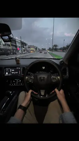 #berhatihatidijalanraya #drivesafe #trafficlights #ontheroad I like street lights😃