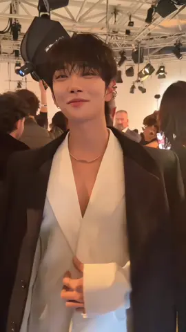 Joshua prince🤴 #GivenchySS26 #ParisFashionWeek #JOSHUAxGIVENCHY #seventeen  #JOSHUA @Givenchy  @SEVENTEEN 