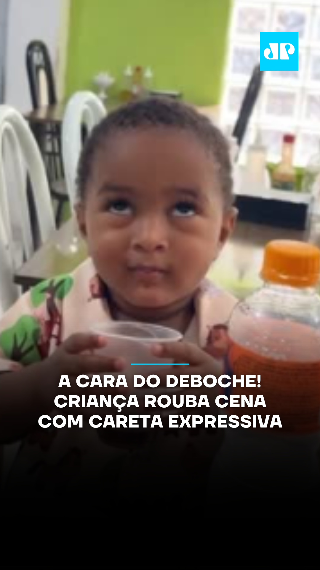 Um vídeo de um garotinho revirando os olhos enquanto alguém fala com ele tem feito sucesso nas redes sociais. A atitude debochada e espontânea arrancou risadas e gerou uma onda de comentários sobre a expressividade e a forte personalidade do pequeno. Faziam caretas quando eram crianças? 🎥Reprodução: Instagram/ @mariaolliveiraa_ | @myhoodbr 📺 Confira na JP News e Panflix #JovemPanEntretenimento #Criança #Careta