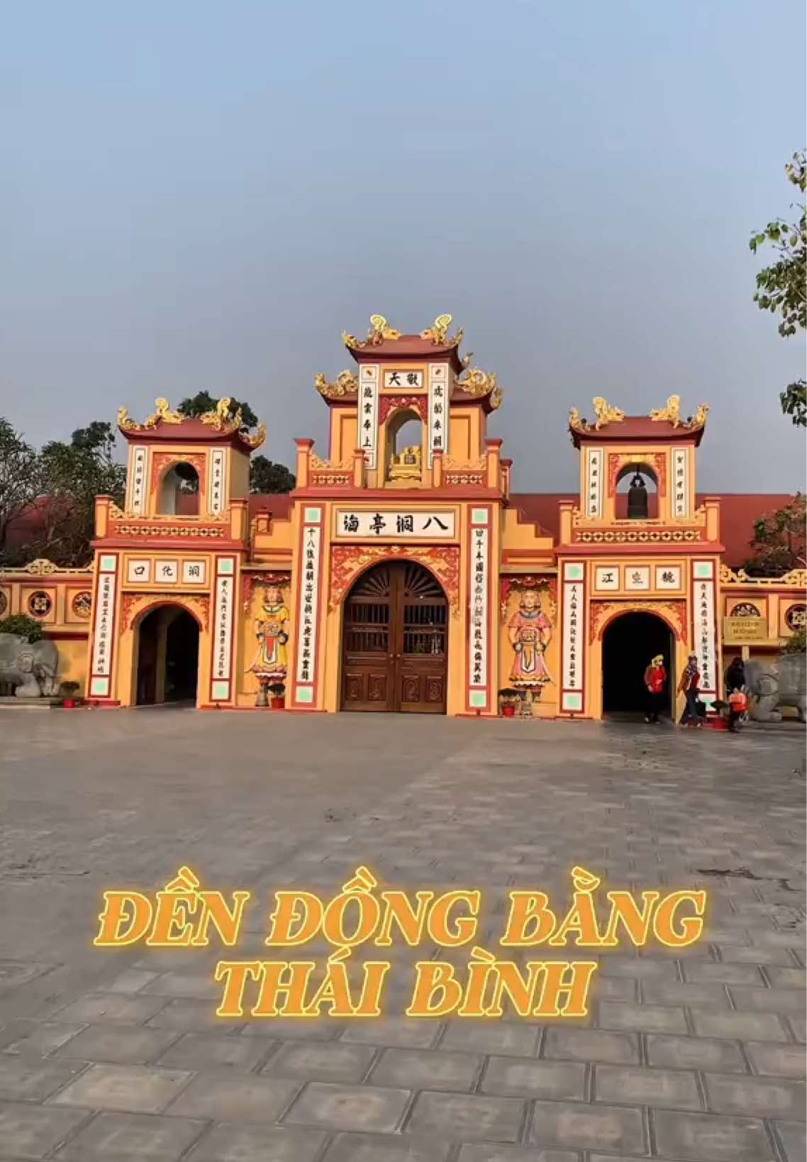 Đền Đồng Bằng là nơi thờ Đức Vua Cha Bát Hải Động Đình, người có công giúp Vua Hùng đánh giặc ngoại xâm, phù dân vệ quốc.  “Dù ai buôn xa bán xa 22 tháng 8 giỗ Cha thì về Dù ai buôn bán trăm nghề 22 tháng 8 nhớ về Đào Thôn” #dendongbang #vuachabathaidongdinh #tamtuphu #tinnguongthomauvietnam #thaibinh 