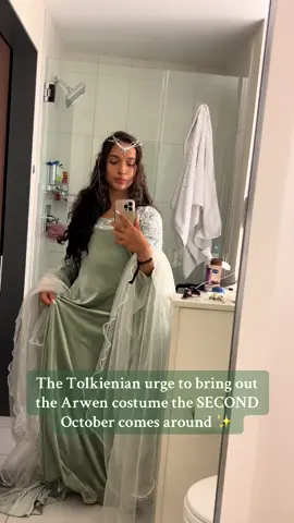 Is anybody planning a LotR-themed costume this year? 👀 #lordoftherings #lotr #arwen #halloweencostume #cosplay