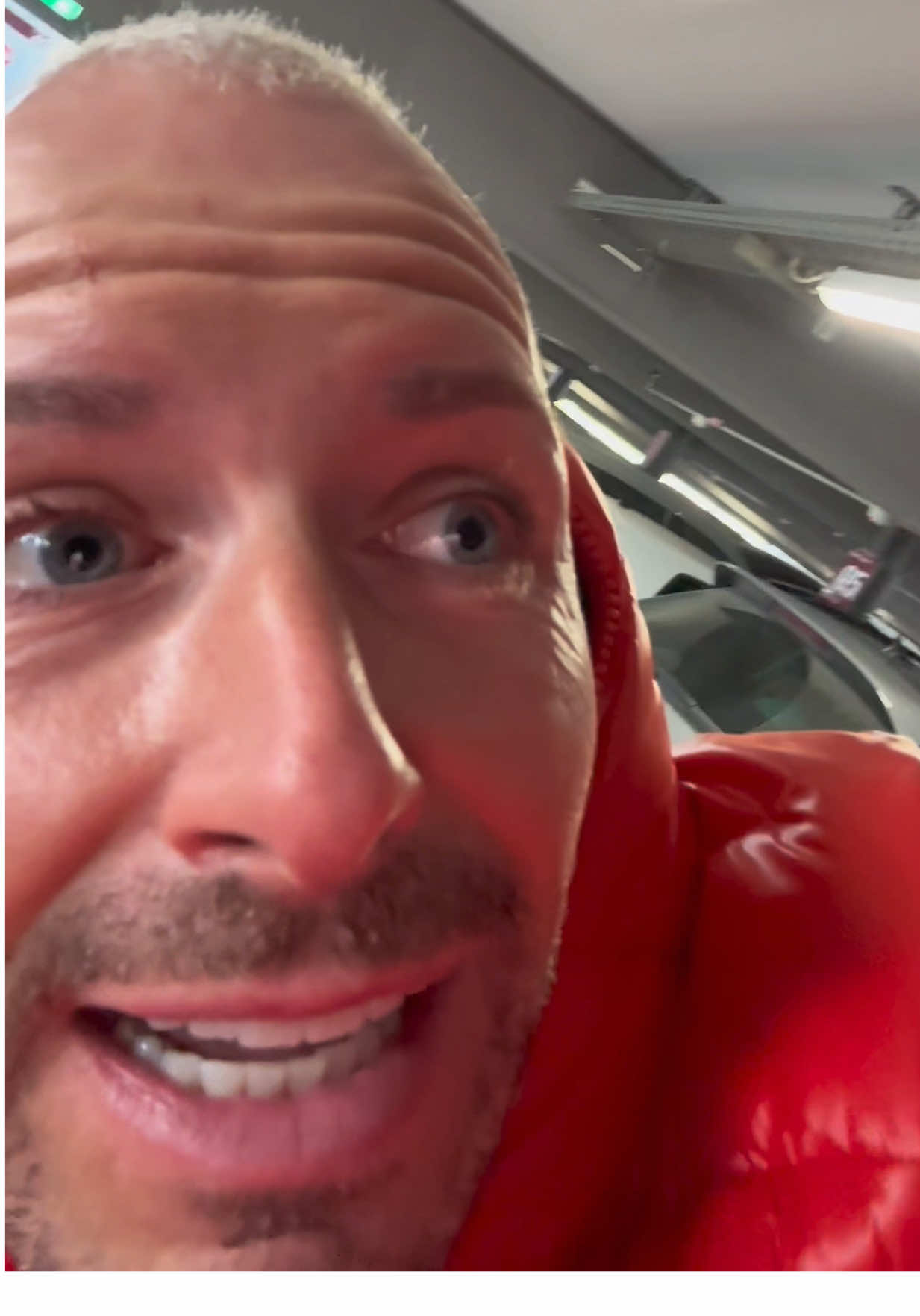 Unsere Reise zu Channel21 beginnt schon mal super 🥴 Parkhaus 2m & Auto 2,05m finde den Fehler 🫣 #Nawrot 