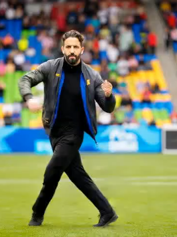 Ruben Amorim being 2-nil up at half time #primierleague #manchesterunited #sunderland #eplfootball