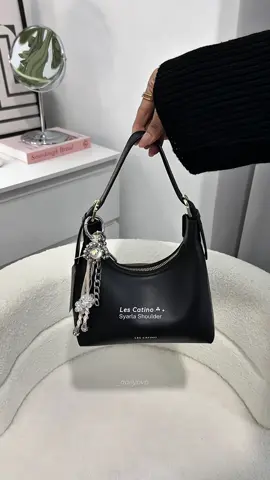 Guyss uda restock hitamnya nih cakepp!🖤😍 #taswanita #lescatino #tascantikmurah #handbag #slingbag 