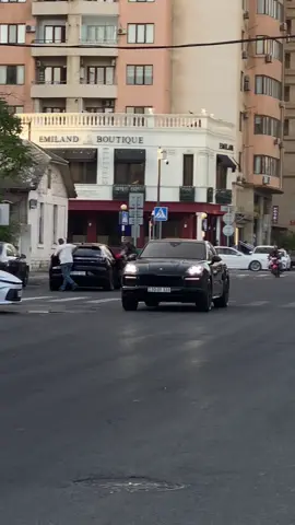 👀 | #porsche #cayenne #turbo #v8 