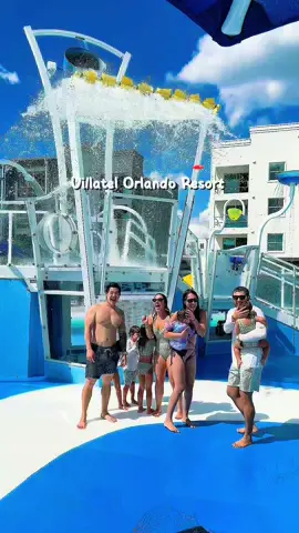 Nuestra villa de 9 habitaciones en @Villatel lo tenía todo: sala de cine, sala de juegos, piscina privada y espacio para toda la familia 🏠 ¿La mejor parte? A solo minutos de Disney y Universal 🎢✨ Usa nuestro código HUNG10 para obtener 10% de descuento en estadías de 4 noches o más (no aplica en días festivos).