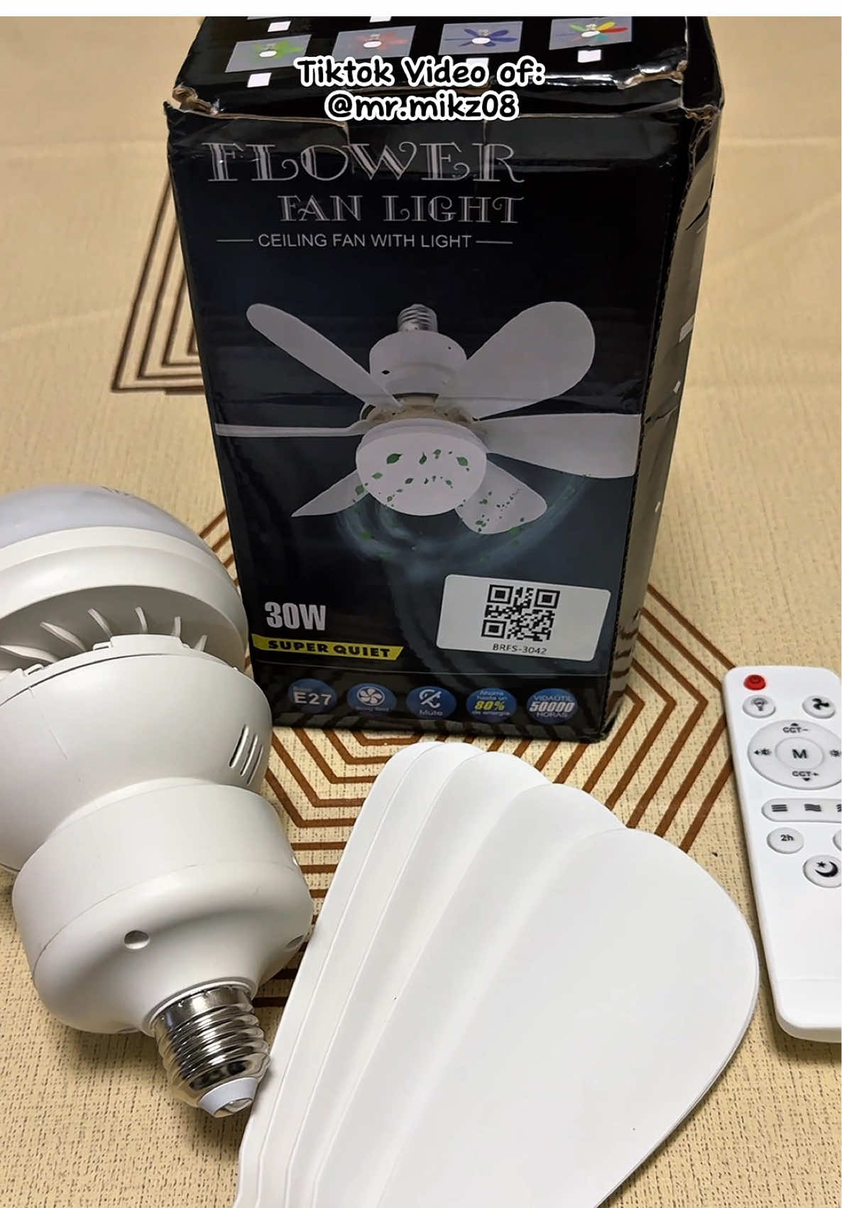 Napakaganda nga talaga ng 2 in 1 na ceiling light na ito, kasi naman, may 30 watts ka ng ilaw, may libreng fan ka na din na kasama, tapos tri color pa ung ilaw, at ung fan, adjustable hanggang 3 speed ung lakas! May remote din itong kasama para mas madali mag adjust ng ilaw at ng lakas ng fan. #ceilinglight #ceilingfan #ceilinglightwithfan #houselights #lightbulb 