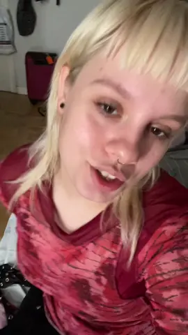 Porfavor gente si no lo sois mas esta ok! Pero seguis poniendo ser alternativos sin necesidad de que este de moda 😭😭😭