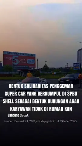 Sejumlah komunitas mobil super car berkumpul di SPBU Shell kawasan Pantai Indah Kapuk 2, Jakarta Utara. Aksi ini dilakukan sebagai bentuk dukungan terhadap para karyawan Shell yang terancam kehilangan pekerjaan setelah kabar penutupan operasional SPBU asing di Indonesia mencuat. Kegiatan berlangsung tertib dengan kehadiran berbagai mobil beragam merek dan model. Para peserta berharap dukungan moral ini dapat menarik perhatian publik agar nasib para pekerja tetap diperhatikan. Mereka juga mengingatkan pentingnya menjaga hubungan baik antara konsumen, pekerja, dan perusahaan di tengah perubahan bisnis energi di Indonesia.