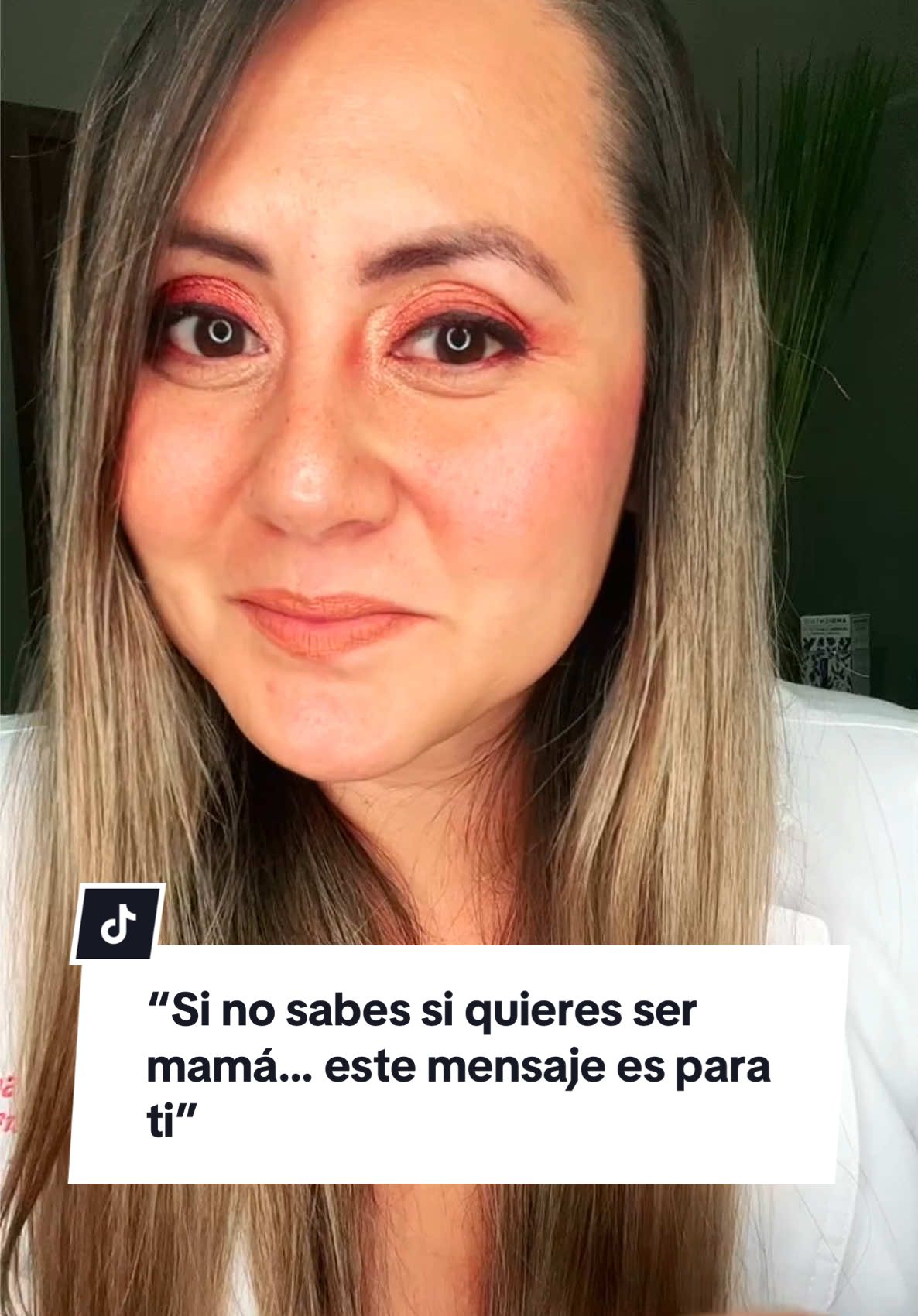¿Quieres ser mamá… pero todavía no? Si estás dudosa o quieres postergar la maternidad, hay algo muy importante que debes saber: 👩‍🦰 A partir de los 30-35 años necesitas evaluar tu reserva ovárica. 🔍 ¿Cómo? Con un ultrasonido anual, donde contamos los folículos en tus ovarios (cada folículo = un óvulo). 📉 Mientras menos folículos, menores posibilidades de embarazo. 🧪 Después de los 35, sumamos una prueba clave: la hormona antimülleriana, que predice tu pronóstico reproductivo. 💡 Y si sabes que sí quieres ser mamá, pero después, existe la opción de la congelación de óvulos. Si quieres más información en @Médica RISO podemos ayudarte. @GinecologiaMR @#foryou  Cédula especialidad 9444305 COFEPRIS 213300202A0523 UNIVERSIDAD ANÁHUAC  #mamá #hormona #ham #ovulos 