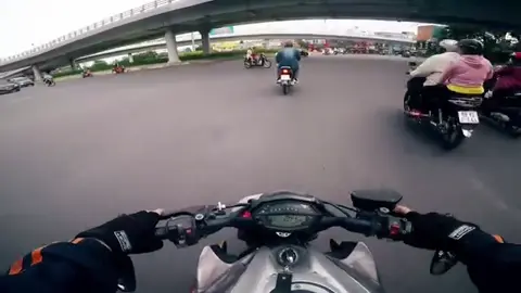 Cố nén cơn đau phía sau nụ cười,...!