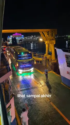 momen ketika pelabuhan Gilimanuk sedang ombak besar #gilimanuk #fyp #studytour #storybus #busmania 