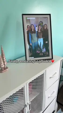Finally… A meaningful Christmas gift that actually brings people closer 💕 the ARZOPA Wi-Fi digital photo frame let’s you instantly share memories with family - photos, videos, and smiles that appear in real time. 48% off right now on TikTok shop with 3 day shipping 🎁 #C#ChristmasGiftIdeasA#ARZOPATikTokShopCreatorPicks #T#TikTokShopFallDealsForYouGiftIdeas 