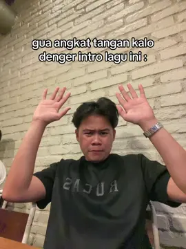 Reflek tumbang di putarin about you😭