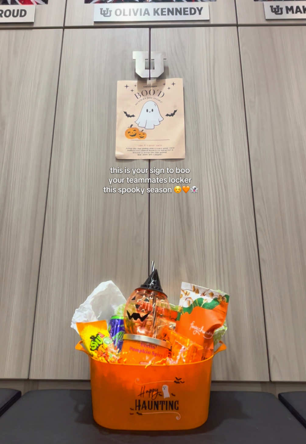 bringing this fun tradition to the gym🎃🧡  #spookyseason #halloween #youvebeenbooed #boo #halloweentraditions #sports #tradition #fyp 