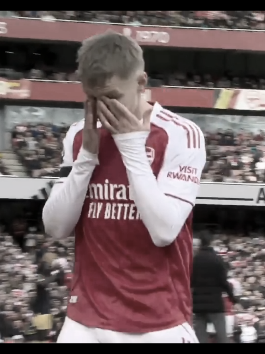 He looks so devastated 💔😭 3 home games and he always injured 😭💔 #odegaard #arsenal #sepakbola #ligainggris #fyp 