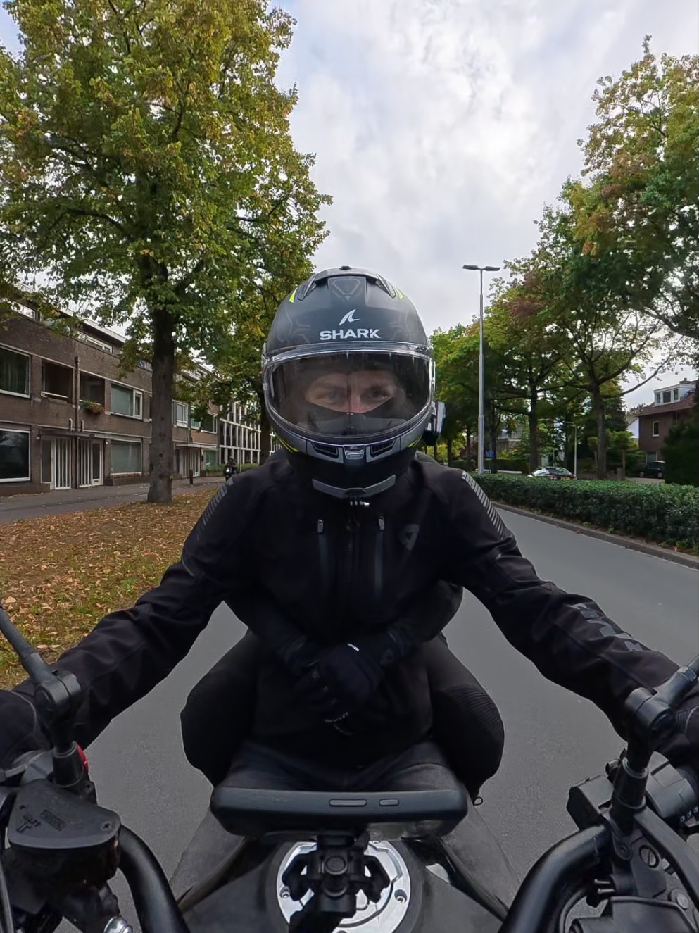 When she won't listen, I'll have to solve it myself 🤣 #biker #motorcyle #backpack #solution #fyp 