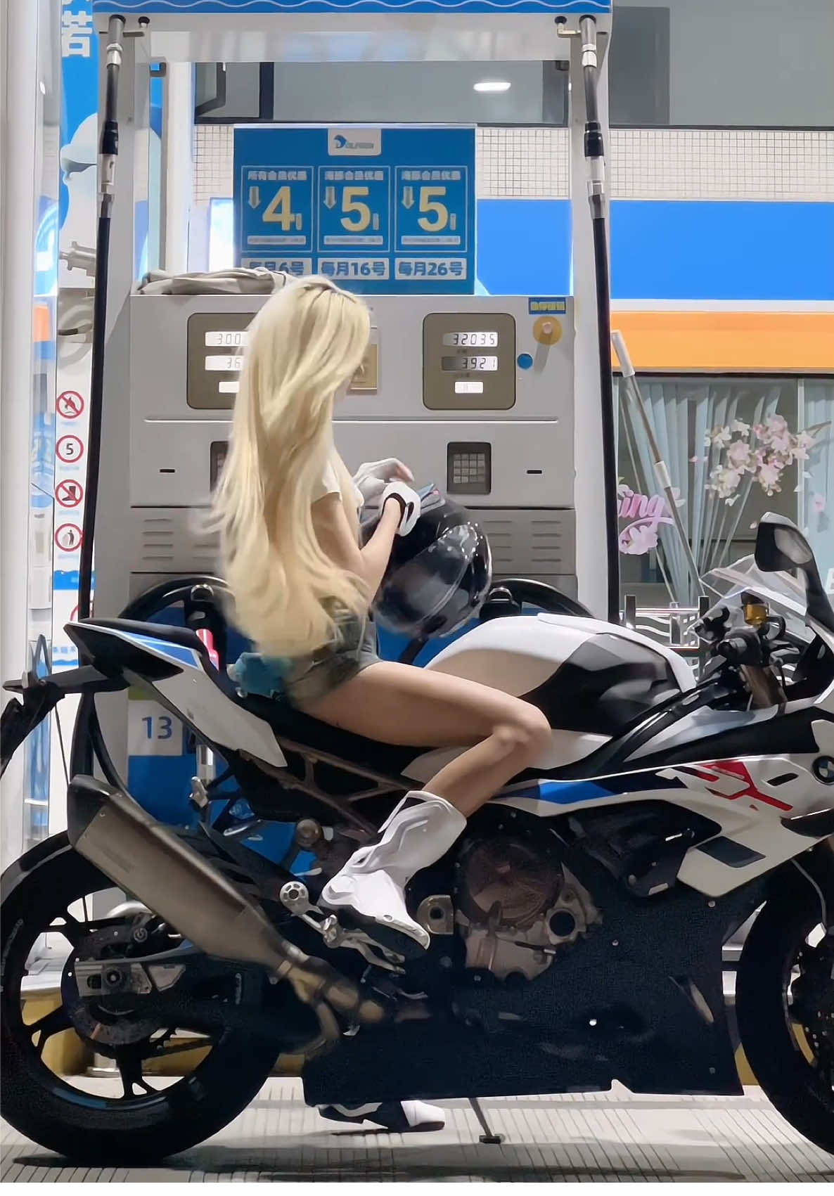 Tôi từng thích mùa hè, nhưng kể từ khi tôi bắt đầu đi xe máy, tôi chỉ mong mùa thu đến sớm thôi #hottotally #BMWs1000rr