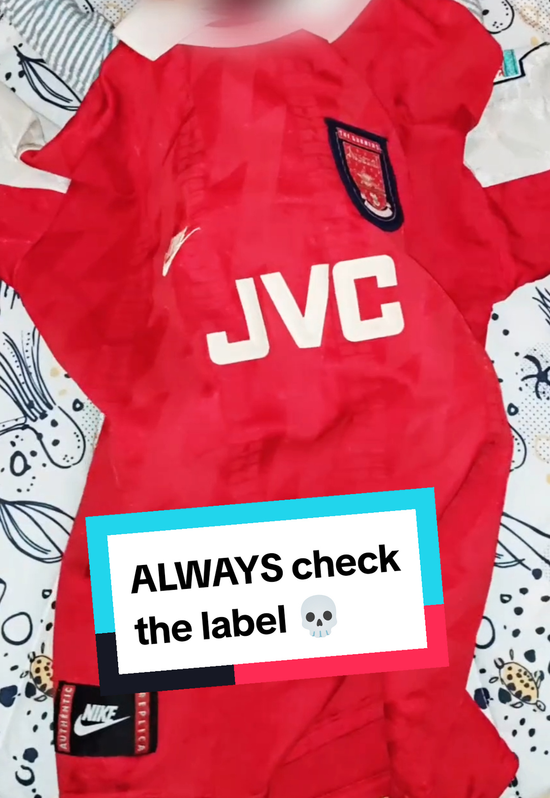 Buying football shirts online? Don't just take the seller's word for sizing. 😅 Incredible kit - a 30-uear-old Arsenal shirt with Wrighty on the back! But more teenager than toddler... #footballshirt #footballkit 