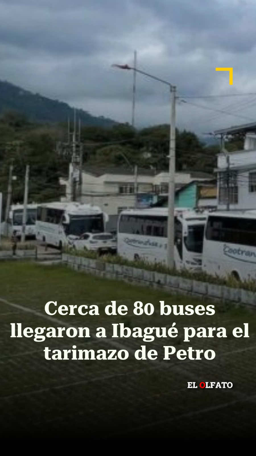 #Ibagué | 🧐 Mientras en redes sociales el petrismo celebraba con euforia la multitudinaria concentración en el parque Manuel Murillo Toro de Ibagué, las imágenes captadas por vecinos de los barrios cercanos revelaban otro escenario: buena parte de los asistentes al tarimazo no eran habitantes de la capital tolimense.   #ElOlfato #Noticias #Petro #Evento 