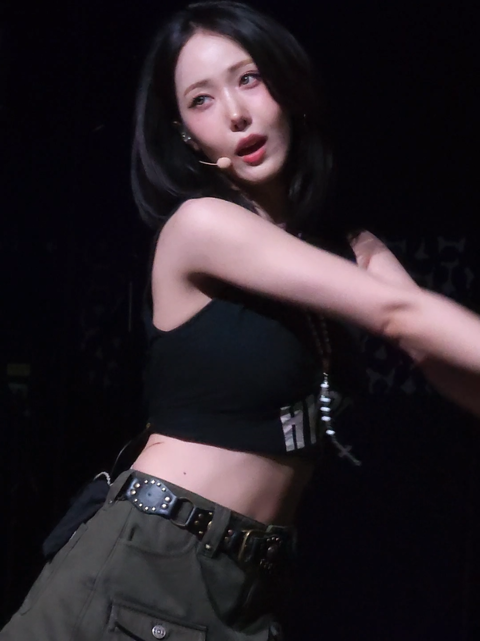 09.30.2025 | VIVIZ World Tour New Legacy at Madison Performing Arts Center in Phoenix, AZ | SinB during 