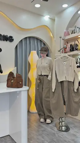 #xuhuongtiktok #trending #thoitrangnu #xuhuong #moingaymotoutfit 