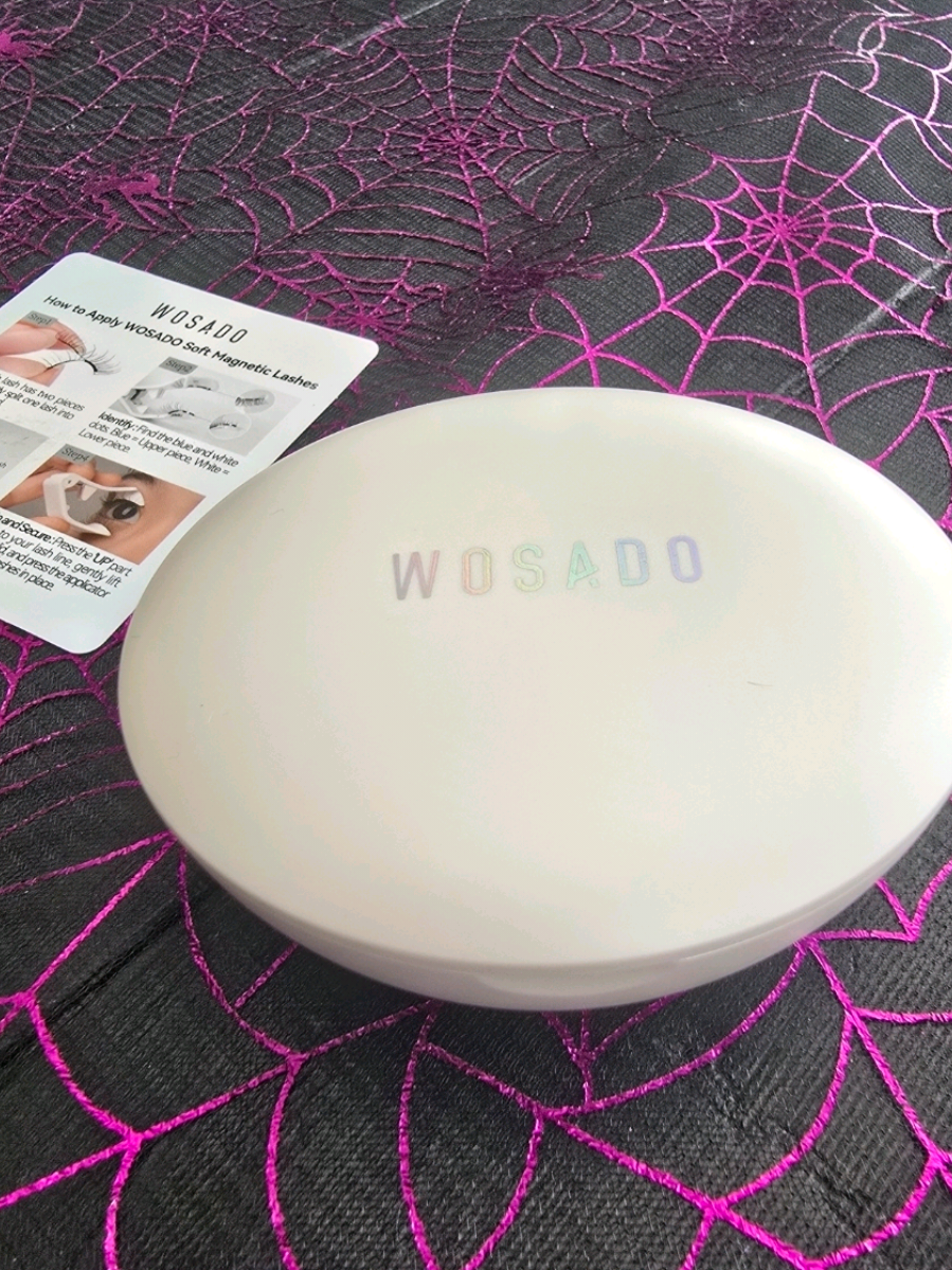 The Wosado Soft Magnetic Eyelashes are here to revolutionize your makeup routine. These reusable lashes promise lightweight wear without the need for glue, letting you effortlessly enhance your eye look. Waterproof and made from top quality Dupont Kulex, they offer a natural style that looks great day or night.