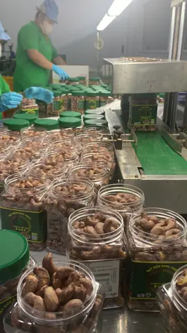 HẠT ĐIỀU ĐỦ CÁC VỊ  🚛 Từ nhà máy kho Sài Gòn, hạt điều đủ các vị: rang muối, wasabi, tỏi ớt, rong biển… sẵn sàng phục vụ quý khách hàng. ✅ Hàng mới – chất lượng chuẩn xuất khẩu ✅ Bao bì sạch đẹp – an toàn ✅ Giao nhanh – phục vụ tận tình 📦 Anh chị cần vị nào, em giao liền vị đó! HTTPS://hatdieuchungtay.com