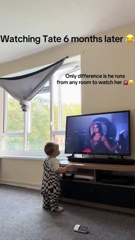 I wonder what he’d do if he met her 🤷🏼‍♀️🥹 @tate mcrae #tate #tatemcrae #justkeepwatching #superfan #son 