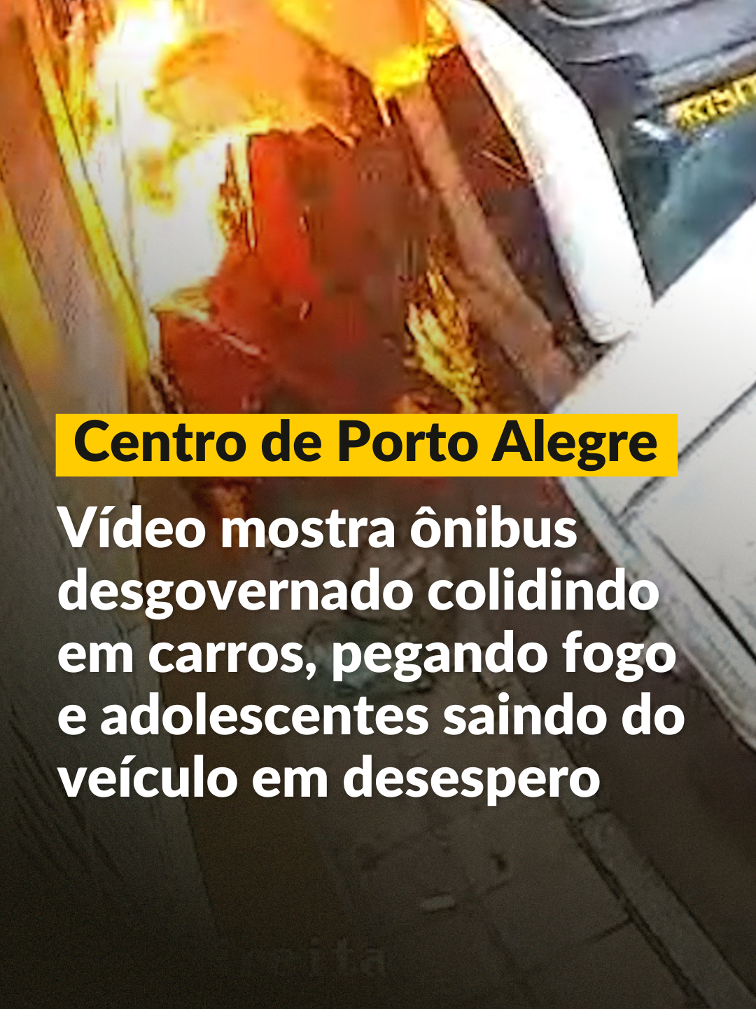 IMAGENS IMPRESSIONANTES🚨 Vídeos de câmeras de segurança obtidos pela reportagem de Zero Hora mostram o momento em que ônibus de excursão desce desgorvenado e pega fogo na Rua Espírito Santo, no centro de Porto Alegre, na tarde de sexta-feira (3). As imagens registraram o desespero dos adolecentes para descer do ônibus e a ajuda de pessoas que estavam na rua naquele momento. Veja no vídeo. ▶️ Ninguém se feriu no incidente, mas os envolvidos inalaram fumaça, que foi vista a quilômetros de distância na cidade.📲 Saiba mais informações em GZH, no site ou app. #portoalegre #noticias