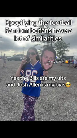 Is this too niche 😭✌️#kpop #nflfootball #kpopfyp #buffalobills #nfl 
